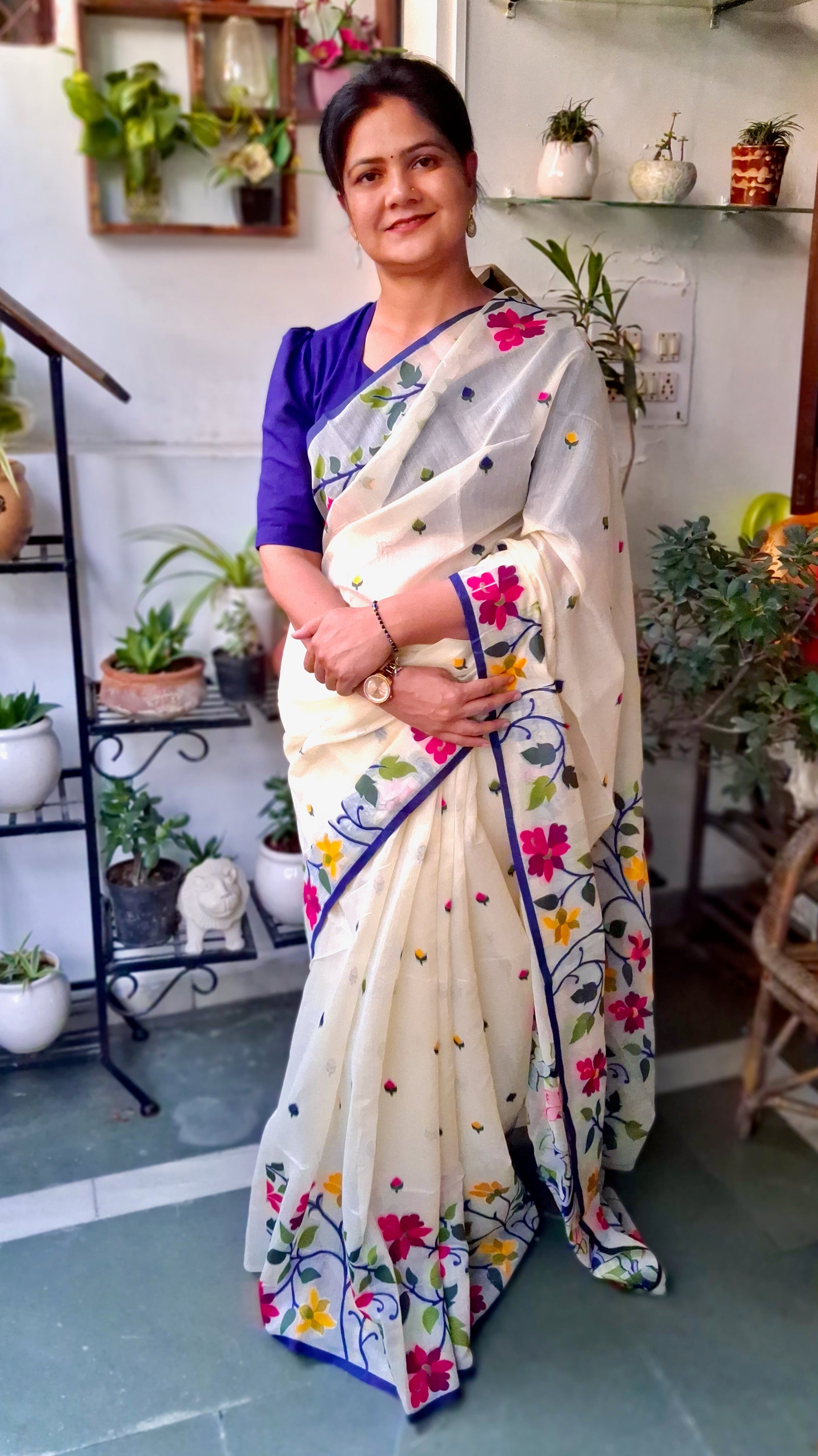 Ivory Floral  Fulia Tangail Handloom Saree: West Bengal