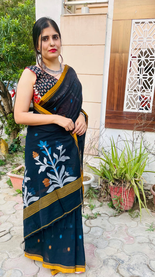 Black Floral  Fulia Tangail Handloom Saree: West Bengal