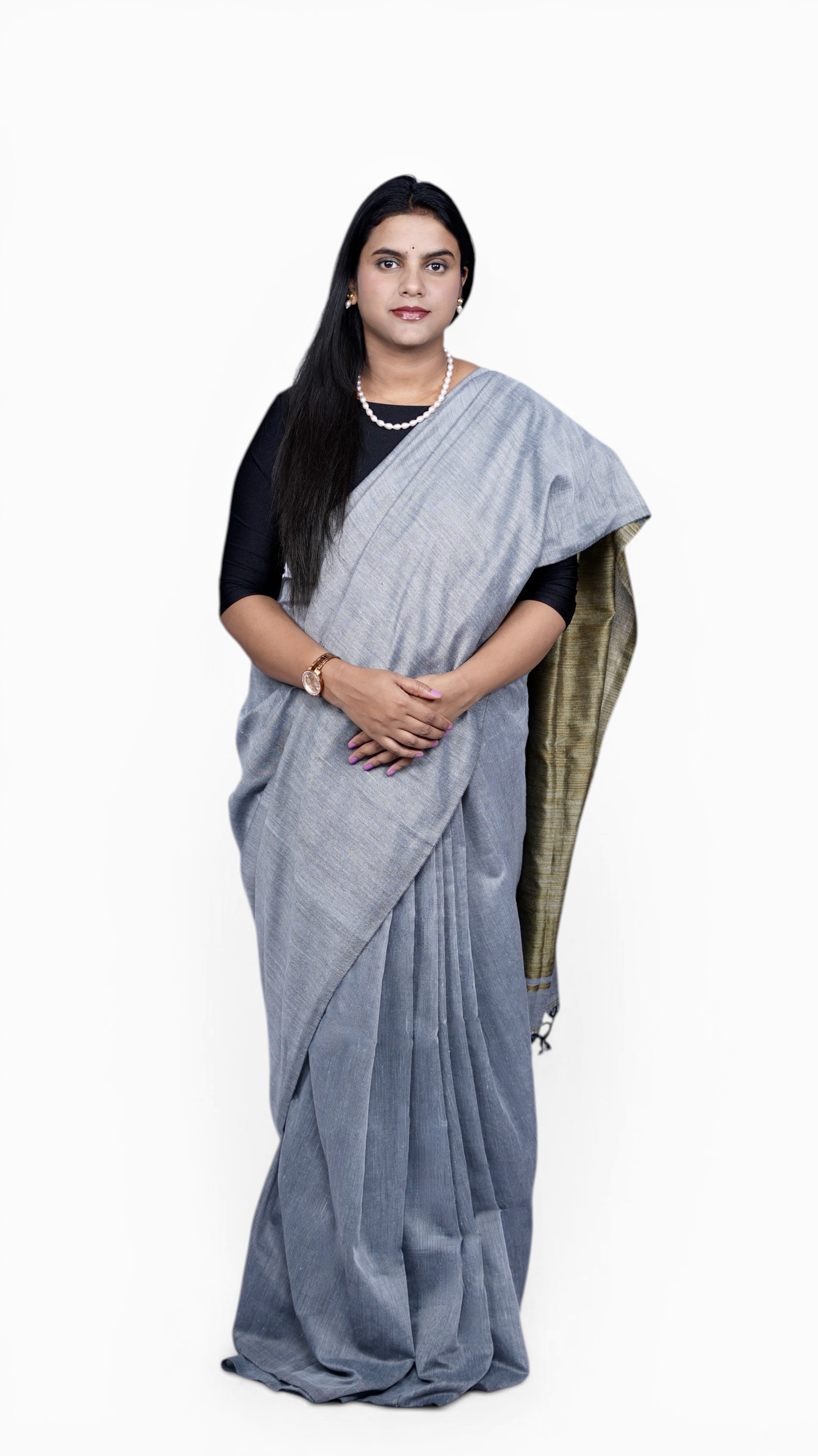 front full view of model wearing ash grey khadi cotton handloom saree from West Bengal