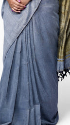 pleats close up view of ash grey khadi cotton handloom saree from West Bengal.