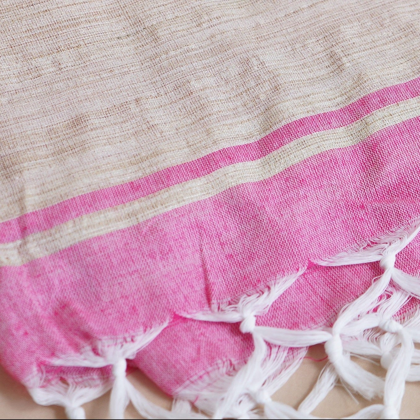 texture of pink khadi cotton saree fabric