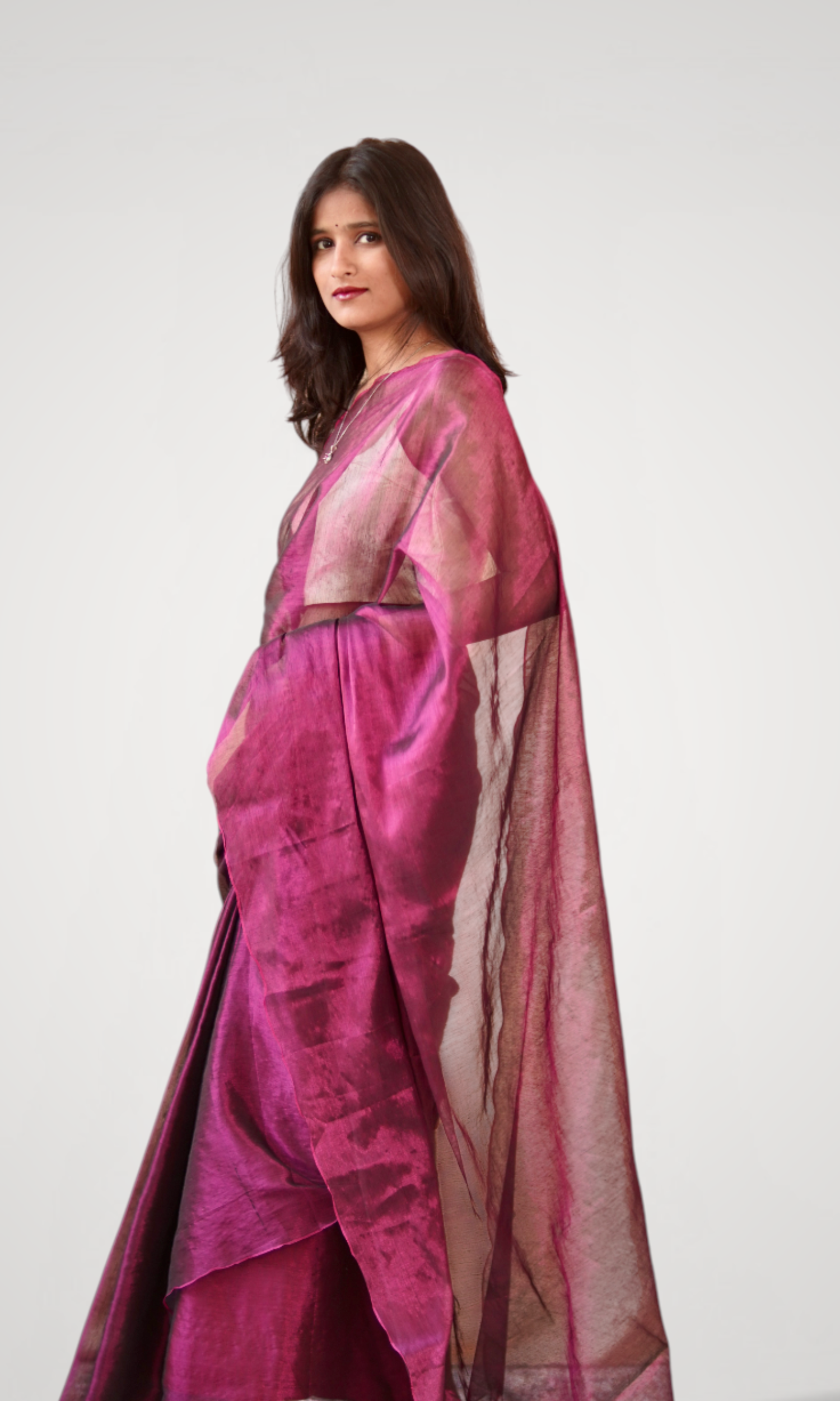 Left close up view of magenta tissue cotton handloom saree from West Bengal